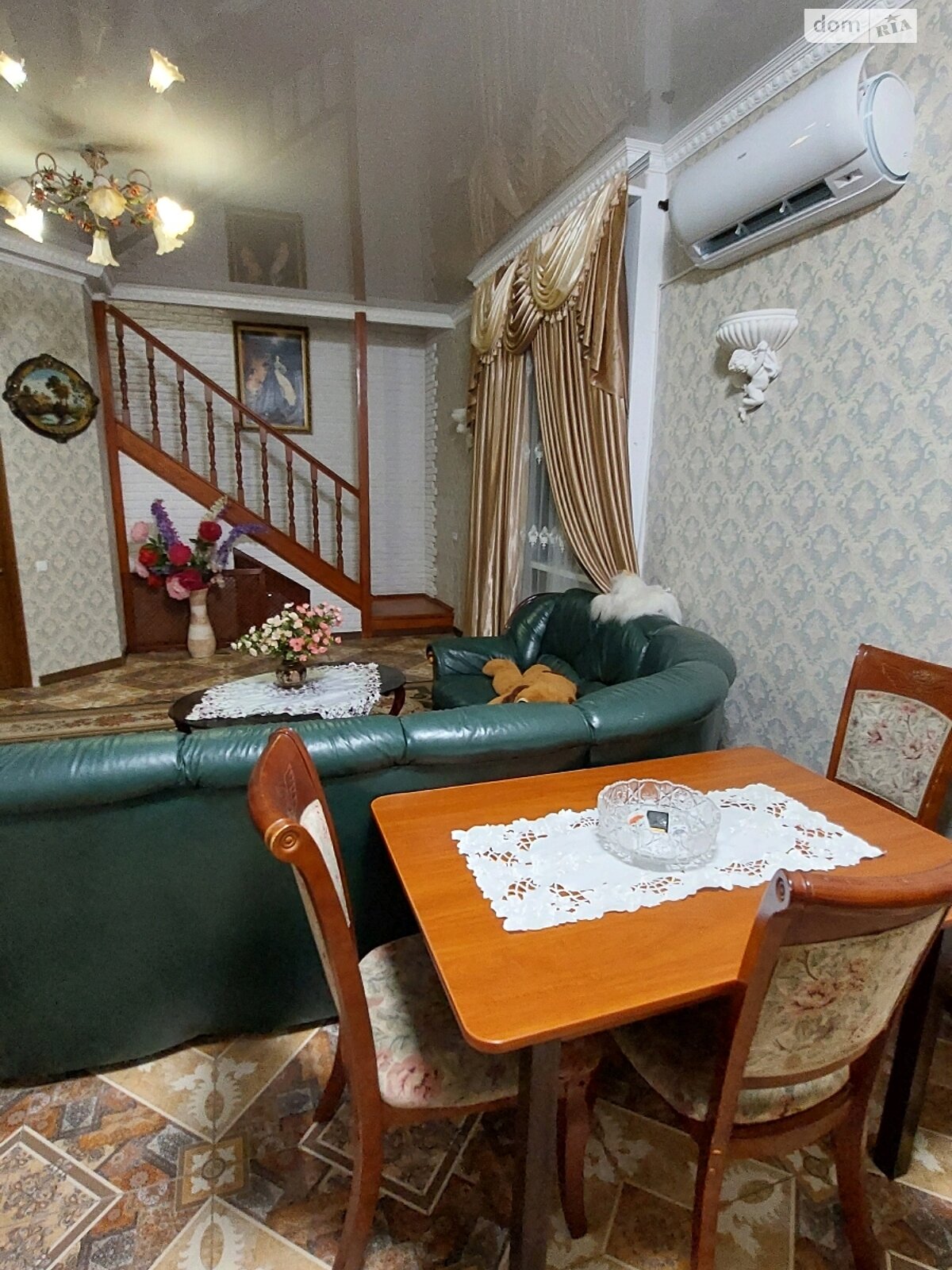 двухэтажный дом беседка, 100 кв. м, кирпич. Сдается помесячно в Николаеве, в районе Центр фото 1 двухэтажный дом беседка, 100 кв. м, кирпич. Сдается помесячно в Николаеве, в районе Центр фото 1
