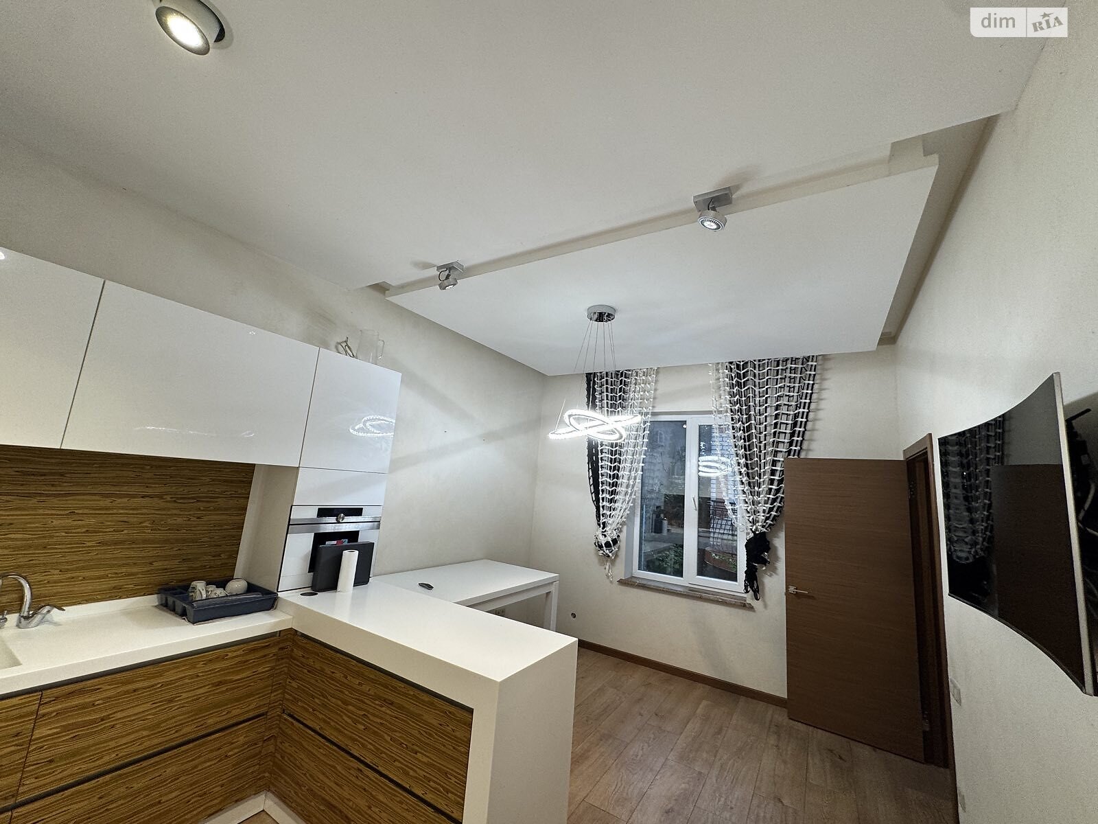 трипроверховий будинок бесідка, 350 кв. м, цегла. Здається помісячно в Миколаєві, в районі Варварівка фото 1