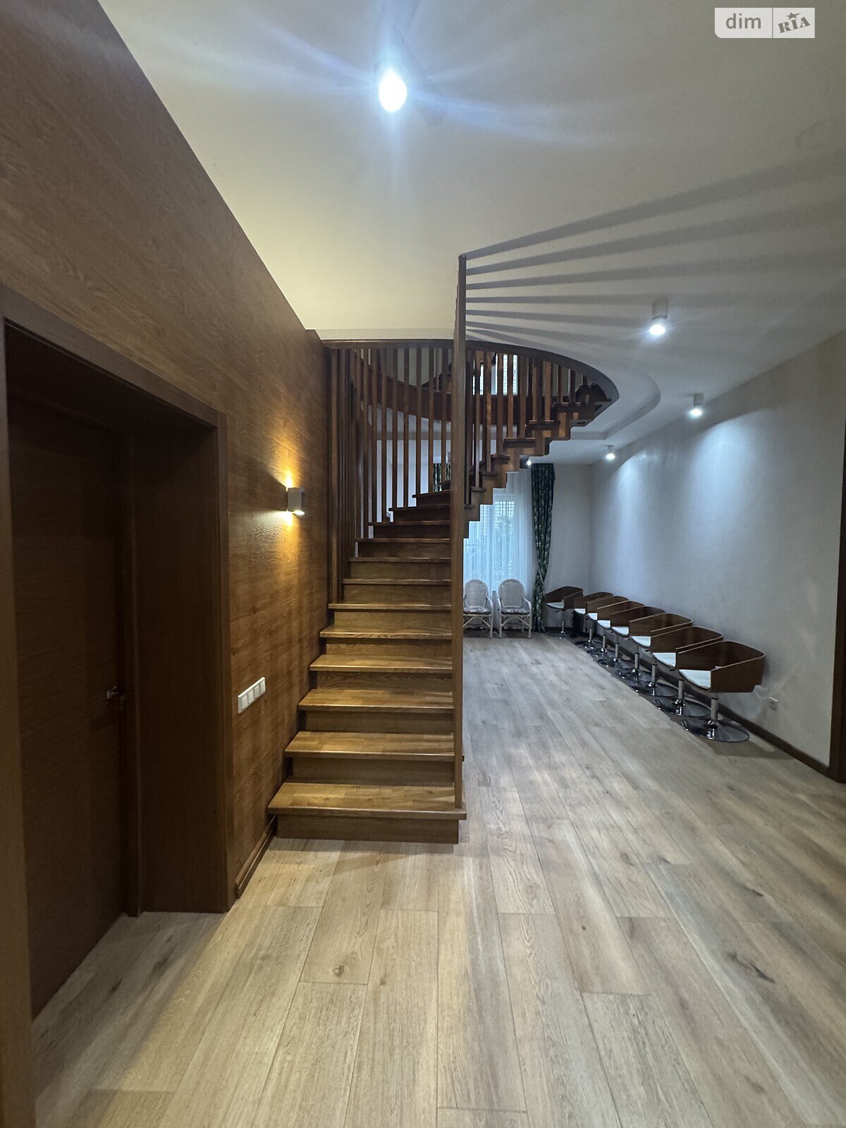 трипроверховий будинок бесідка, 350 кв. м, цегла. Здається помісячно в Миколаєві, в районі Варварівка фото 1