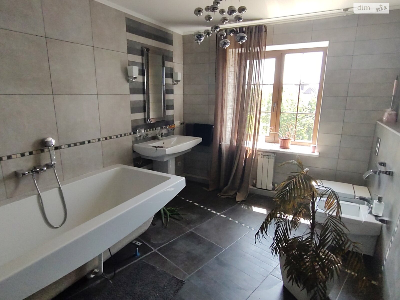 трехэтажный дом с балконом, 480 кв. м, кирпич. Сдается помесячно в Новоалександровке фото 1 трехэтажный дом с балконом, 480 кв. м, кирпич. Сдается помесячно в Новоалександровке фото 1