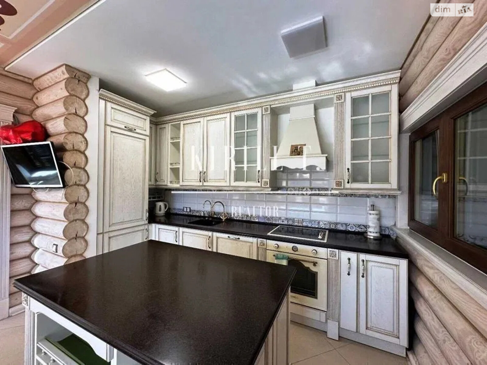 двухэтажный дом с верандой, 250 кв. м, сруб. Сдается помесячно в Новоселовке фото 1 двухэтажный дом с верандой, 250 кв. м, сруб. Сдается помесячно в Новоселовке фото 1