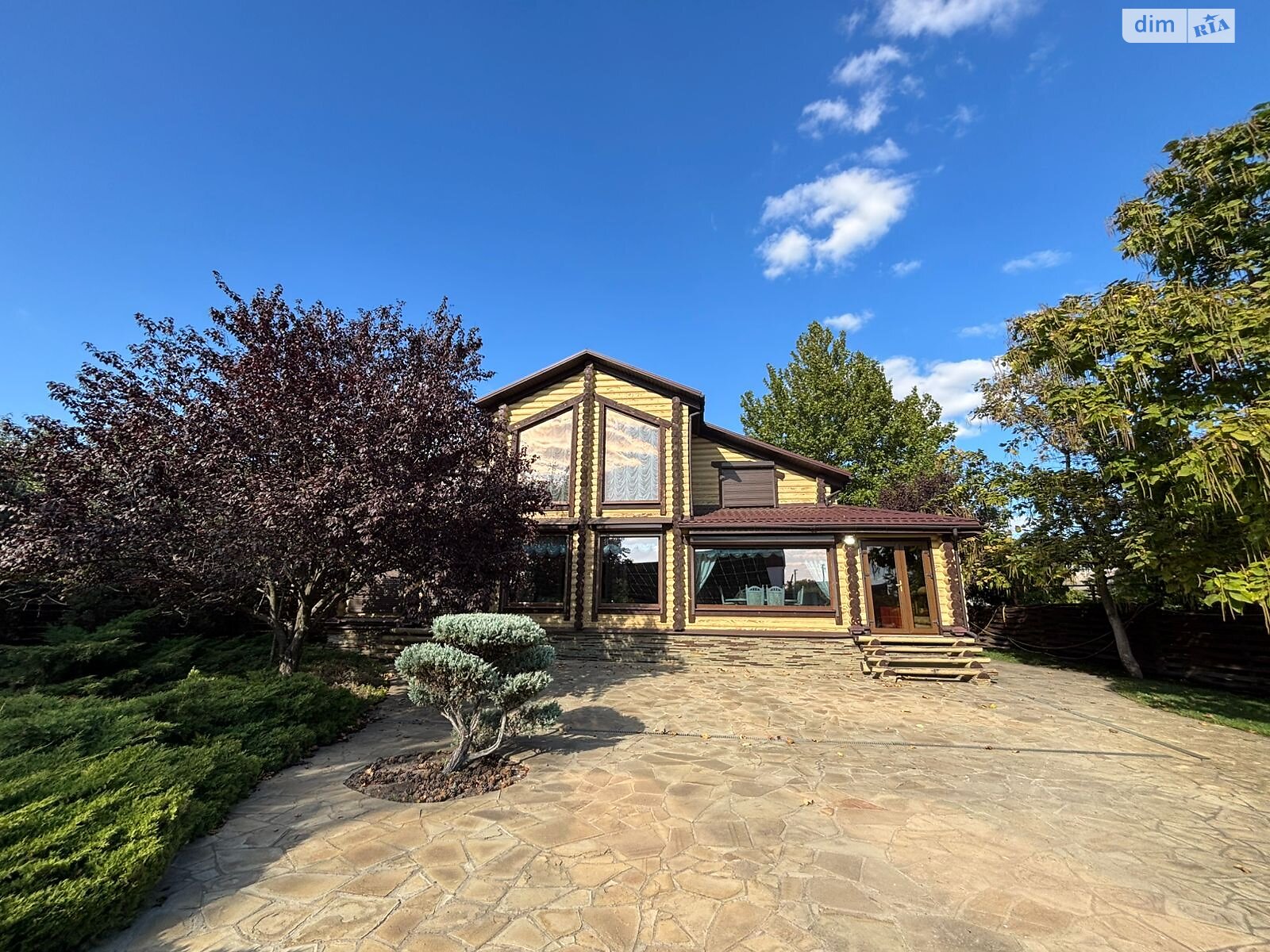 двухэтажный дом беседка, 229 кв. м, дерево и кирпич. Сдается помесячно в Новоселовке фото 1 двухэтажный дом беседка, 229 кв. м, дерево и кирпич. Сдается помесячно в Новоселовке фото 1