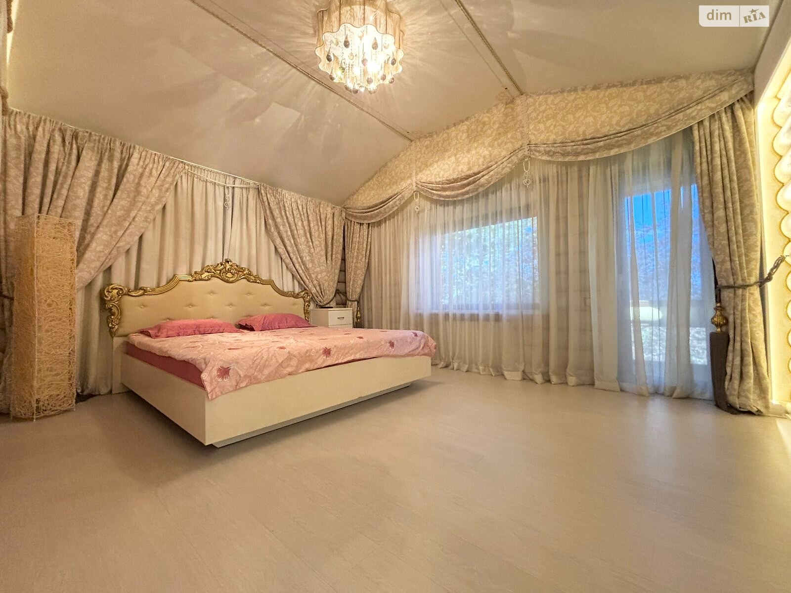 двухэтажный дом беседка, 229 кв. м, дерево и кирпич. Сдается помесячно в Новоселовке фото 1 двухэтажный дом беседка, 229 кв. м, дерево и кирпич. Сдается помесячно в Новоселовке фото 1