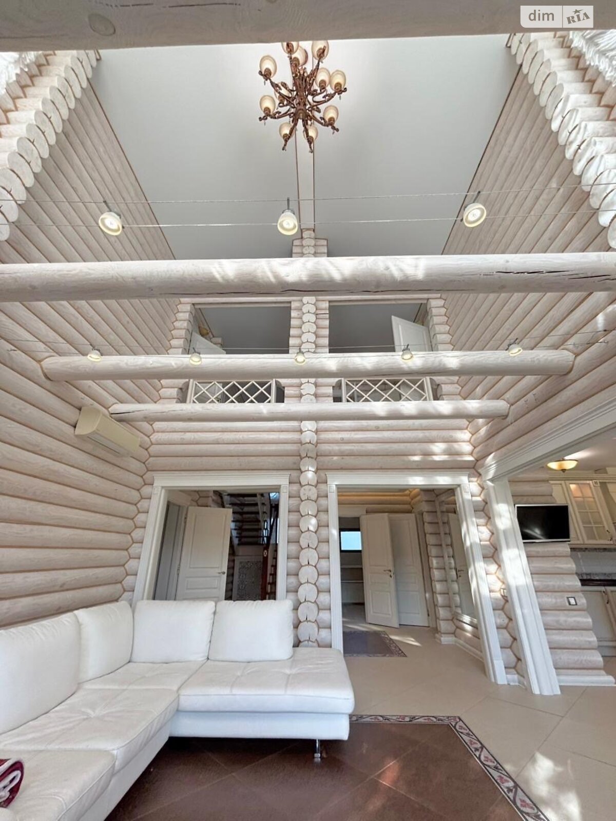 двухэтажный дом беседка, 229 кв. м, дерево и кирпич. Сдается помесячно в Новоселовке фото 1 двухэтажный дом беседка, 229 кв. м, дерево и кирпич. Сдается помесячно в Новоселовке фото 1