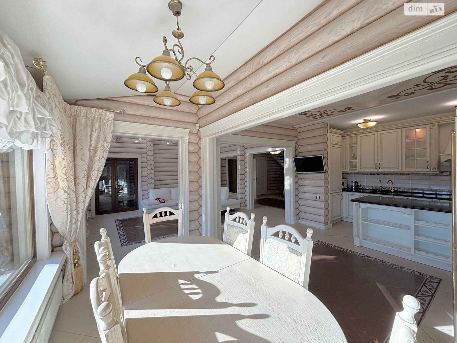 двухэтажный дом беседка, 229 кв. м, дерево и кирпич. Сдается помесячно в Новоселовке фото 1 двухэтажный дом беседка, 229 кв. м, дерево и кирпич. Сдается помесячно в Новоселовке фото 1