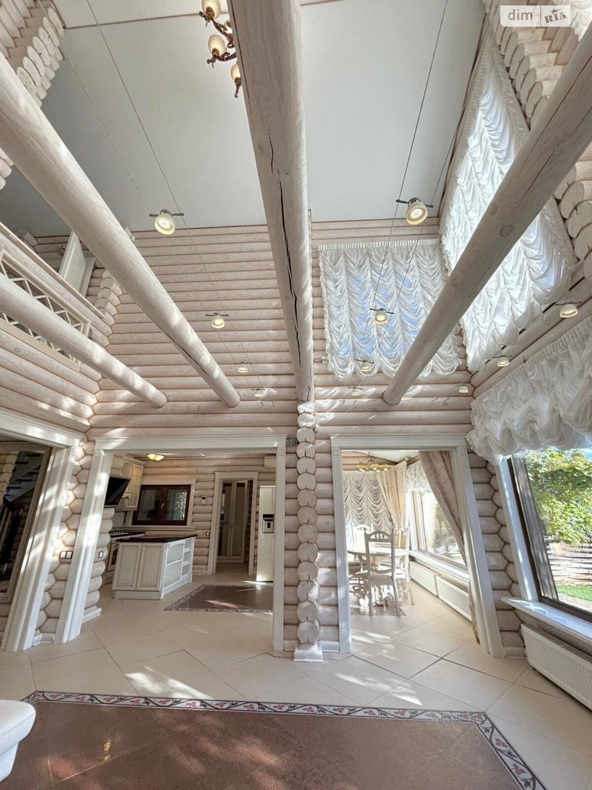 двухэтажный дом беседка, 229 кв. м, дерево и кирпич. Сдается помесячно в Новоселовке фото 1 двухэтажный дом беседка, 229 кв. м, дерево и кирпич. Сдается помесячно в Новоселовке фото 1