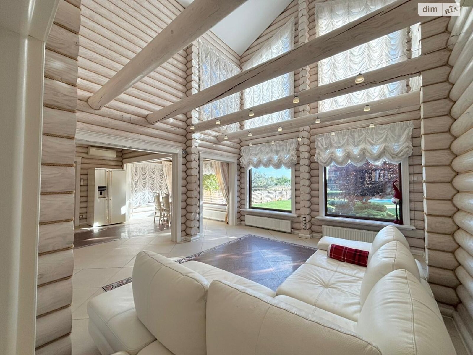 двухэтажный дом беседка, 229 кв. м, дерево и кирпич. Сдается помесячно в Новоселовке фото 1 двухэтажный дом беседка, 229 кв. м, дерево и кирпич. Сдается помесячно в Новоселовке фото 1