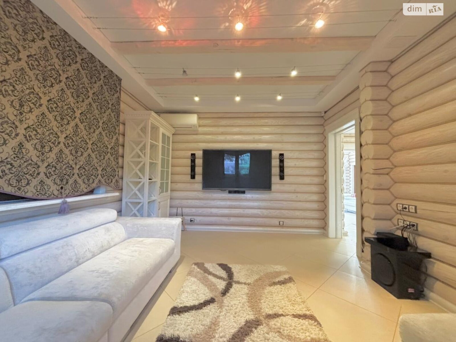 двухэтажный дом беседка, 229 кв. м, дерево и кирпич. Сдается помесячно в Новоселовке фото 1 двухэтажный дом беседка, 229 кв. м, дерево и кирпич. Сдается помесячно в Новоселовке фото 1