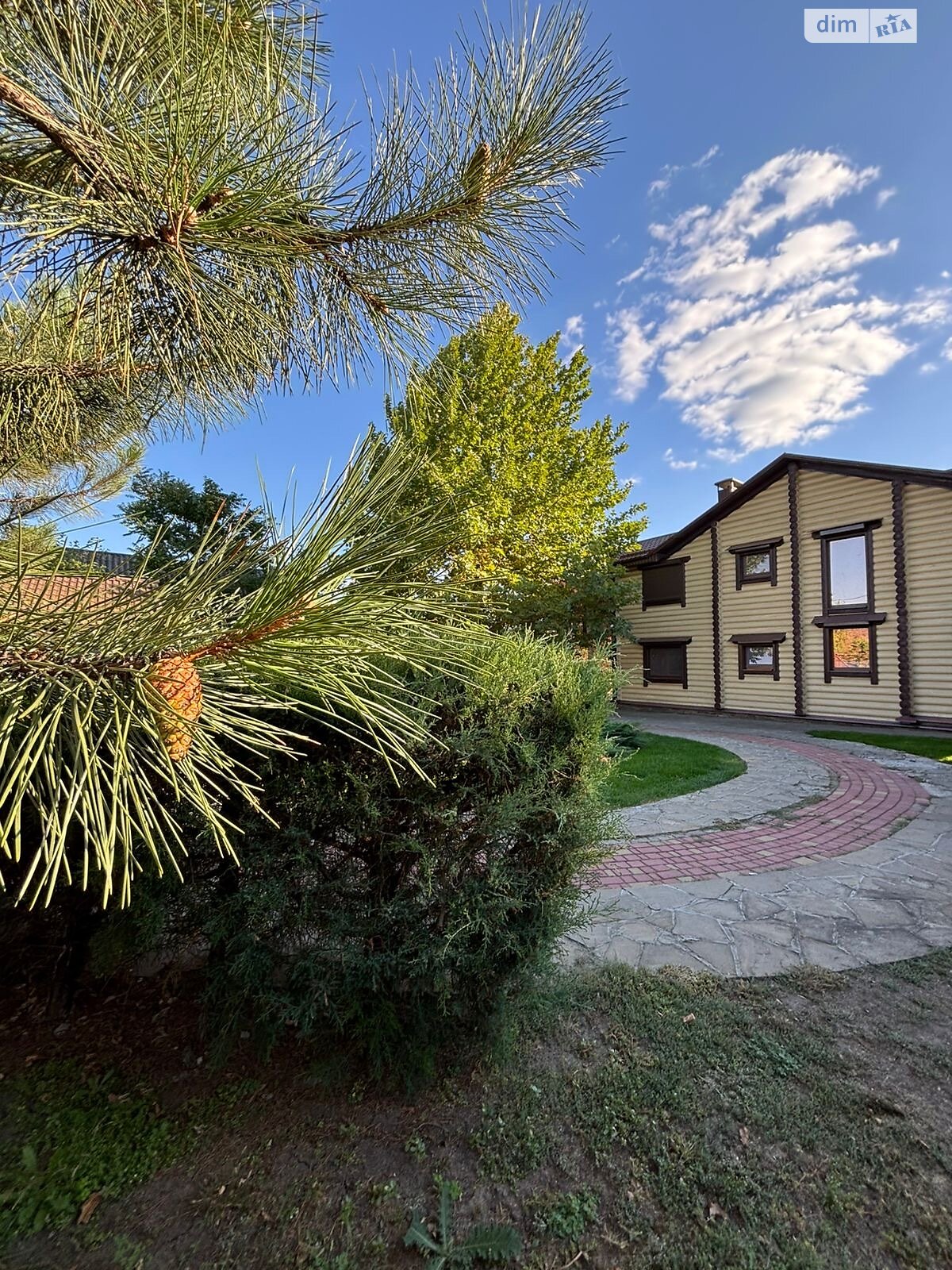 двухэтажный дом беседка, 229 кв. м, дерево и кирпич. Сдается помесячно в Новоселовке фото 1 двухэтажный дом беседка, 229 кв. м, дерево и кирпич. Сдается помесячно в Новоселовке фото 1