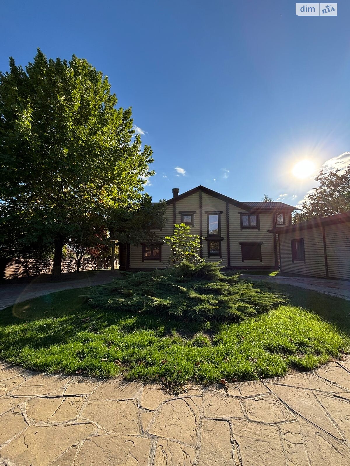 двухэтажный дом беседка, 229 кв. м, дерево и кирпич. Сдается помесячно в Новоселовке фото 1 двухэтажный дом беседка, 229 кв. м, дерево и кирпич. Сдается помесячно в Новоселовке фото 1