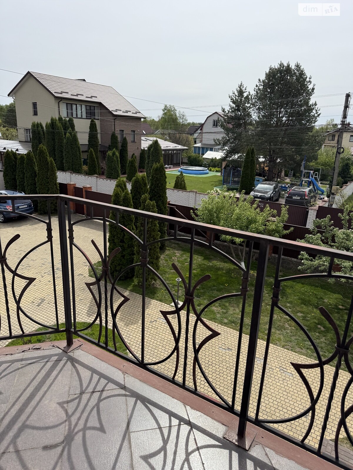триповерховий будинок з верандою, 250 кв. м, цегла силікатна. Здається помісячно в Нових Безрадичах фото 1 триповерховий будинок з верандою, 250 кв. м, цегла силікатна. Здається помісячно в Нових Безрадичах фото 1