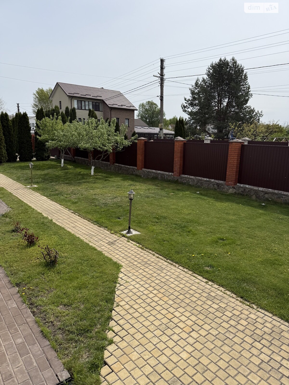 триповерховий будинок з верандою, 250 кв. м, цегла силікатна. Здається помісячно в Нових Безрадичах фото 1 триповерховий будинок з верандою, 250 кв. м, цегла силікатна. Здається помісячно в Нових Безрадичах фото 1