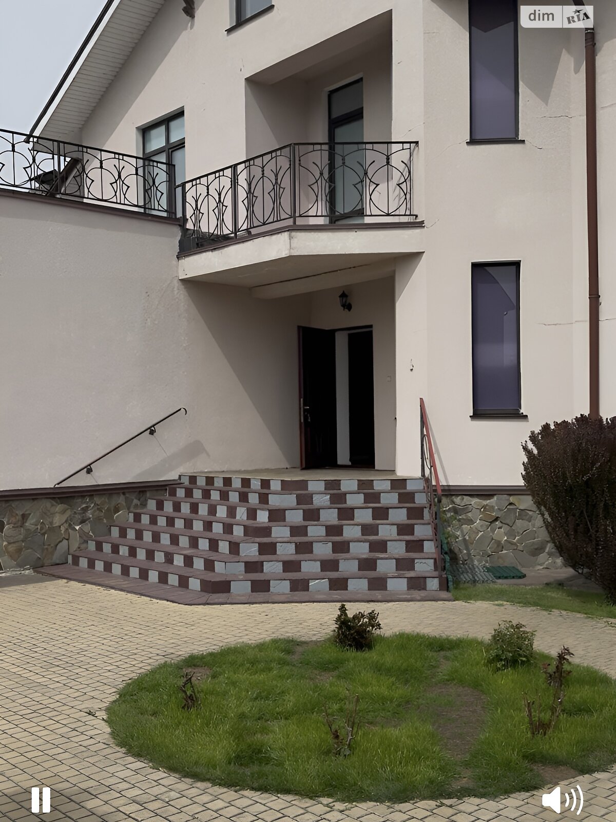 триповерховий будинок з верандою, 250 кв. м, цегла силікатна. Здається помісячно в Нових Безрадичах фото 1 триповерховий будинок з верандою, 250 кв. м, цегла силікатна. Здається помісячно в Нових Безрадичах фото 1