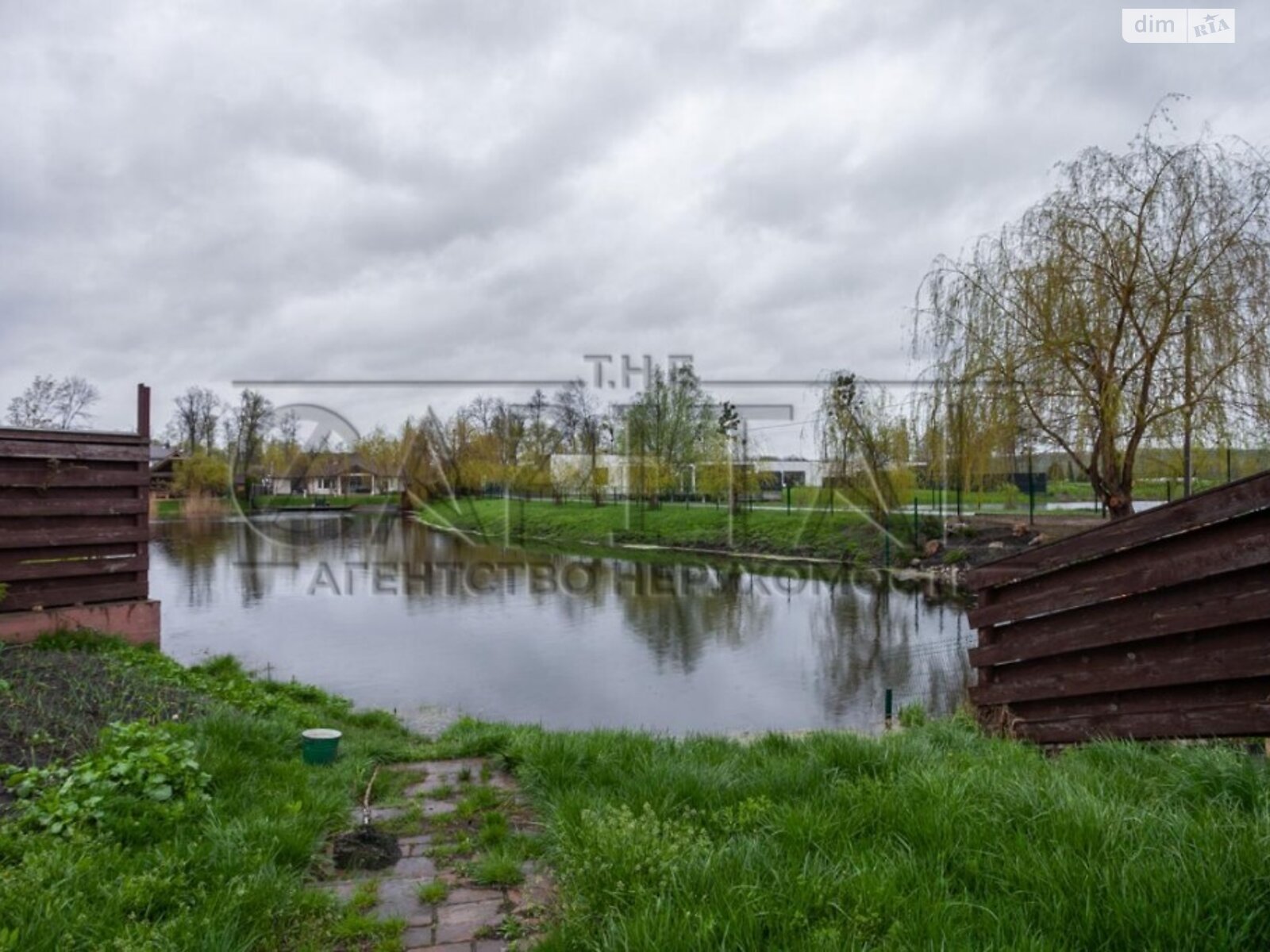 двоповерховий будинок, 400 кв. м, кирпич. Здається помісячно в Нових Безрадичах фото 1