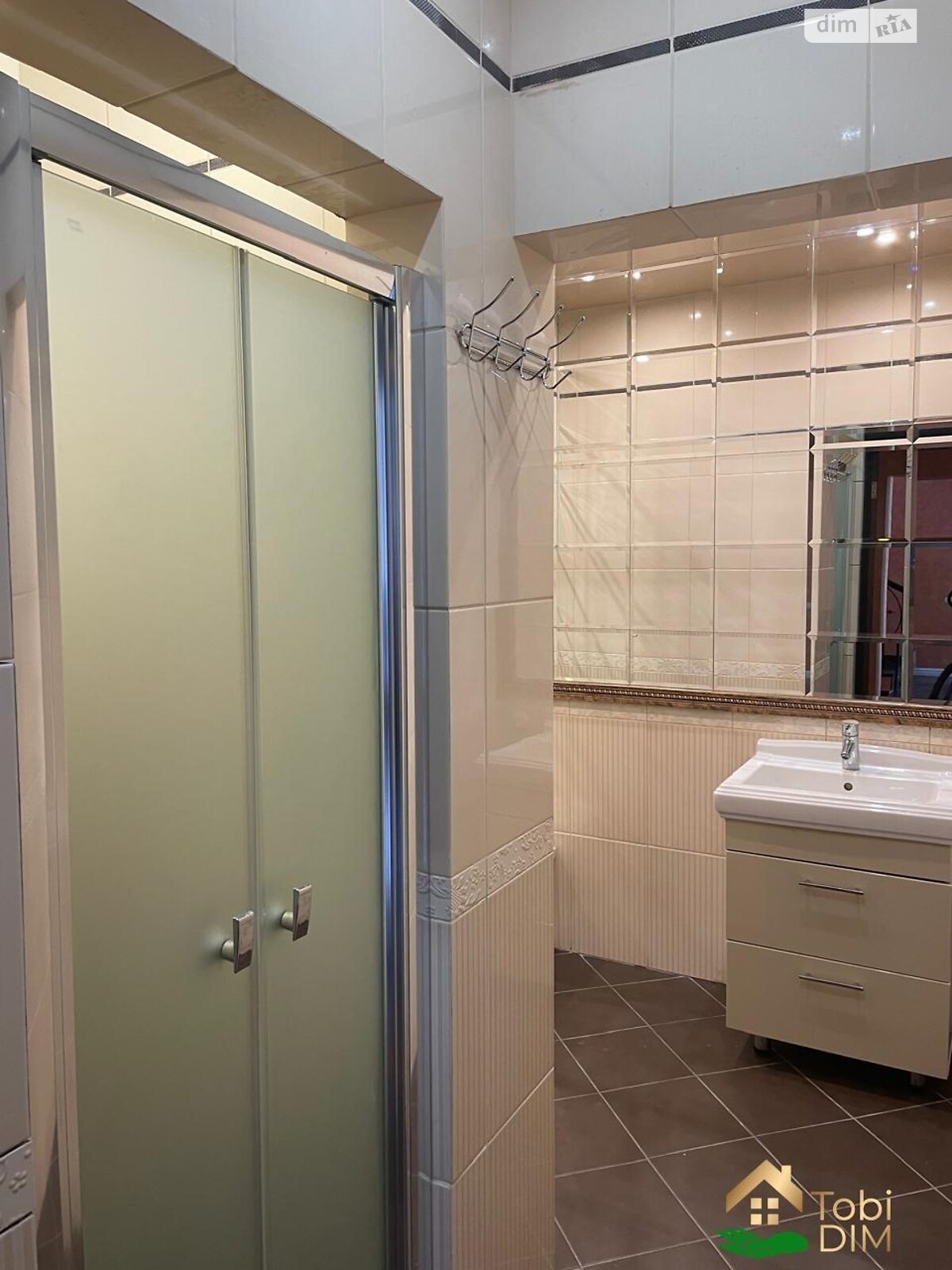 трехэтажный дом, 320 кв. м, кирпич. Сдается помесячно в Новых Безрадичах фото 1 трехэтажный дом, 320 кв. м, кирпич. Сдается помесячно в Новых Безрадичах фото 1