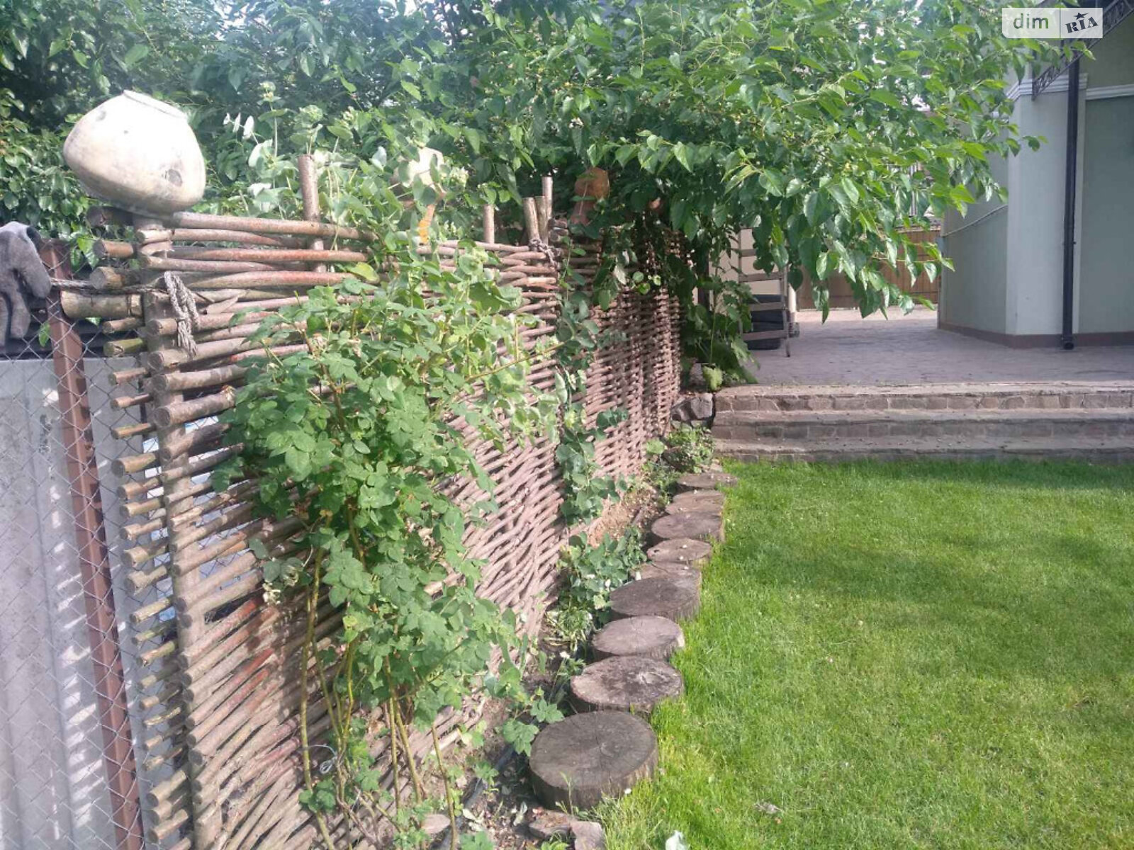 двухэтажный дом с верандой, 125 кв. м, кирпич. Сдается помесячно в Новых Петровцах фото 1 двухэтажный дом с верандой, 125 кв. м, кирпич. Сдается помесячно в Новых Петровцах фото 1