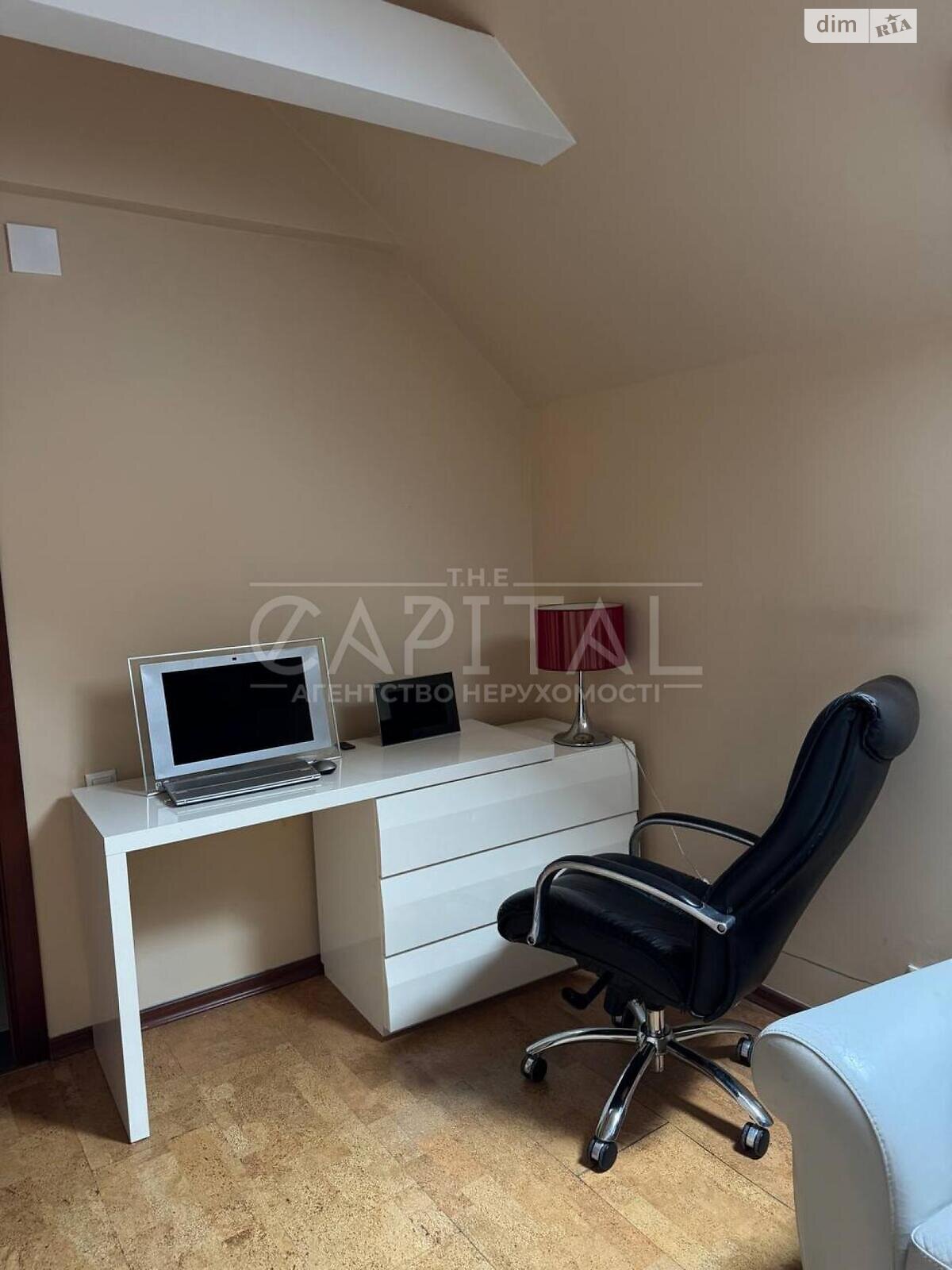 двухэтажный дом беседка, 450 кв. м, кирпич. Сдается помесячно в Новых Петровцах фото 1 двухэтажный дом беседка, 450 кв. м, кирпич. Сдается помесячно в Новых Петровцах фото 1