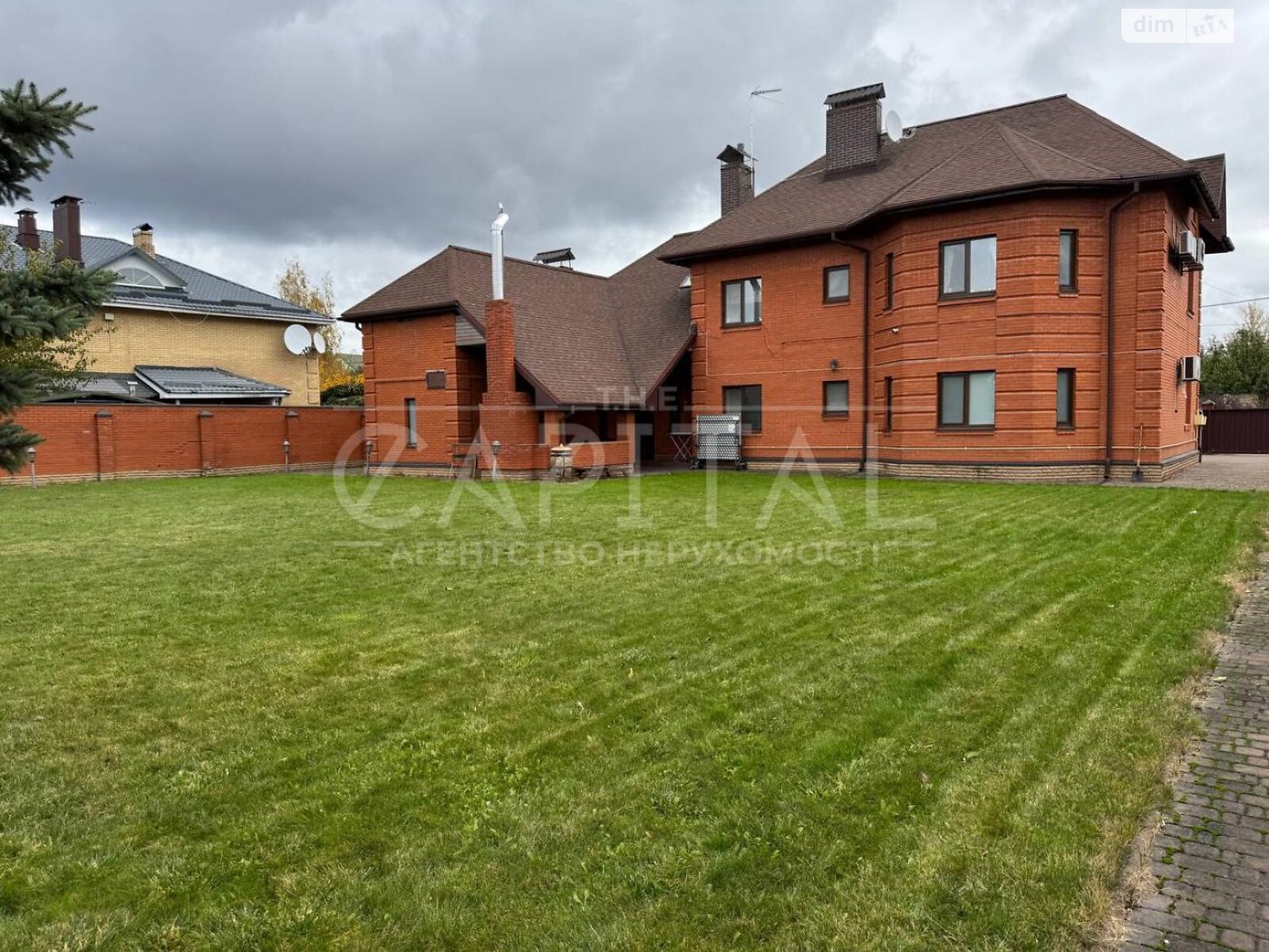 двухэтажный дом беседка, 450 кв. м, кирпич. Сдается помесячно в Новых Петровцах фото 1 двухэтажный дом беседка, 450 кв. м, кирпич. Сдается помесячно в Новых Петровцах фото 1