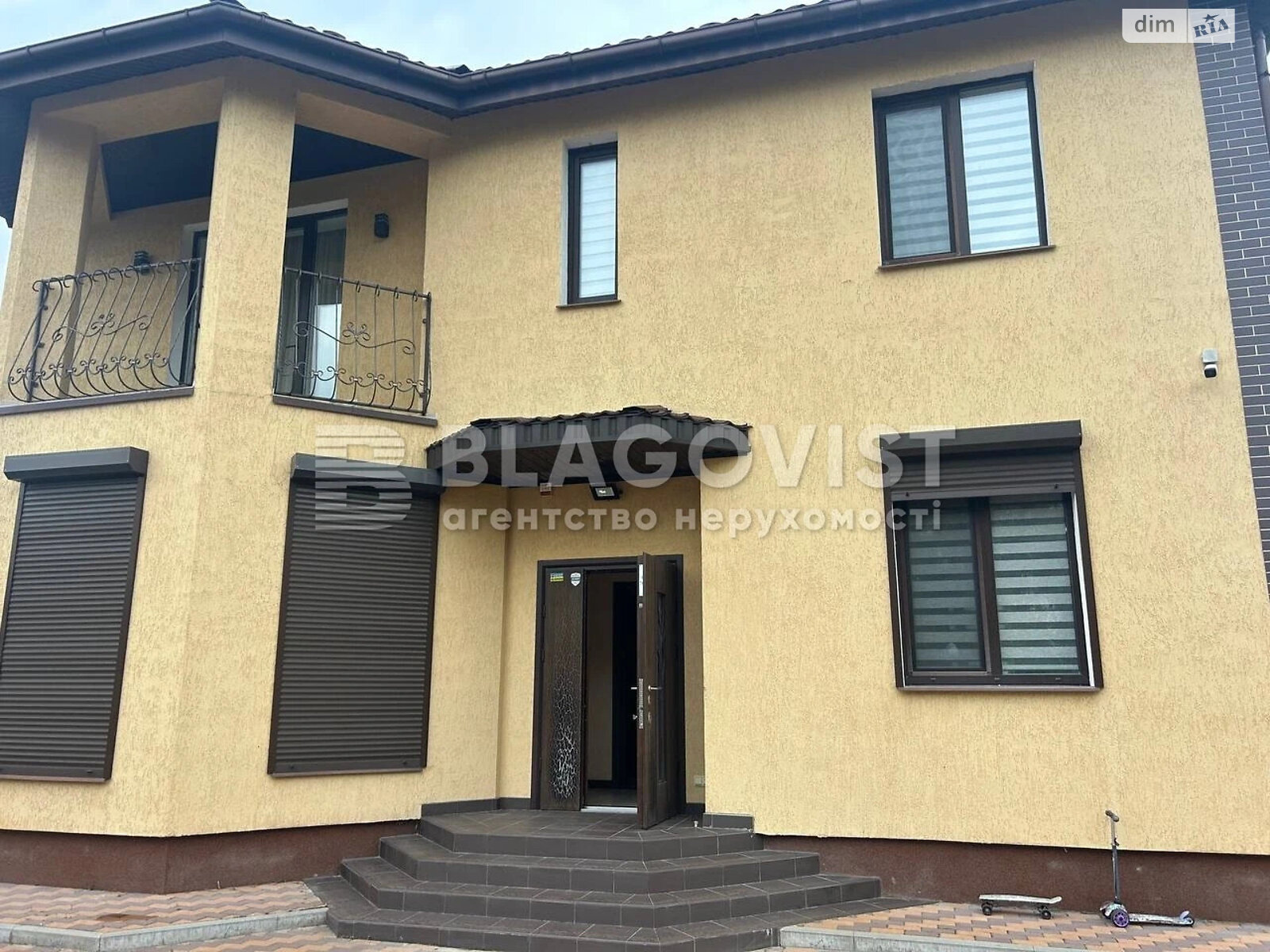 двухэтажный дом, 250 кв. м, кирпич. Сдается помесячно в Новых Петровцах фото 1 двухэтажный дом, 250 кв. м, кирпич. Сдается помесячно в Новых Петровцах фото 1