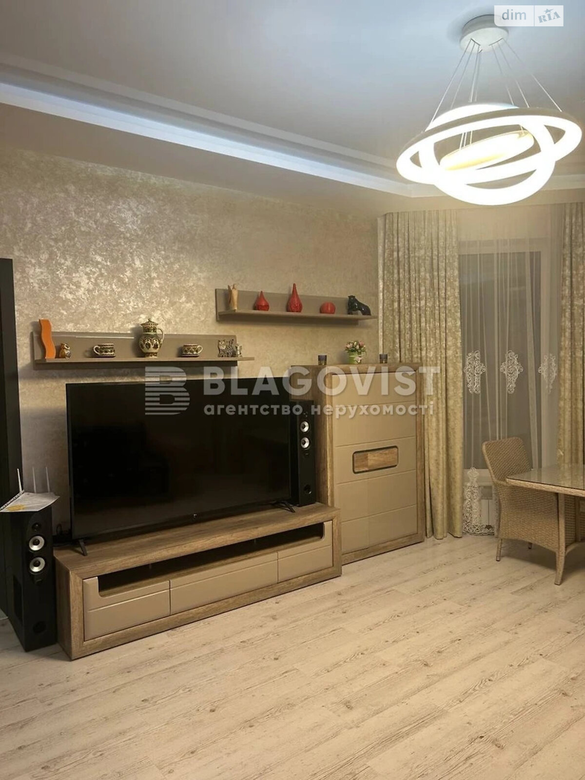 двухэтажный дом, 250 кв. м, кирпич. Сдается помесячно в Новых Петровцах фото 1 двухэтажный дом, 250 кв. м, кирпич. Сдается помесячно в Новых Петровцах фото 1