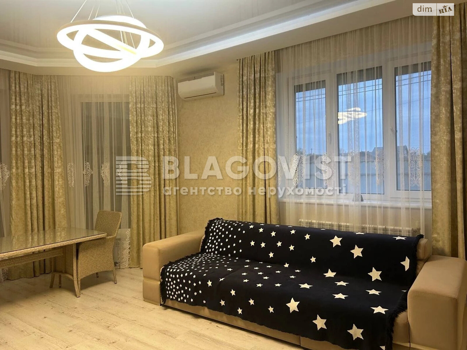 двухэтажный дом, 250 кв. м, кирпич. Сдается помесячно в Новых Петровцах фото 1 двухэтажный дом, 250 кв. м, кирпич. Сдается помесячно в Новых Петровцах фото 1