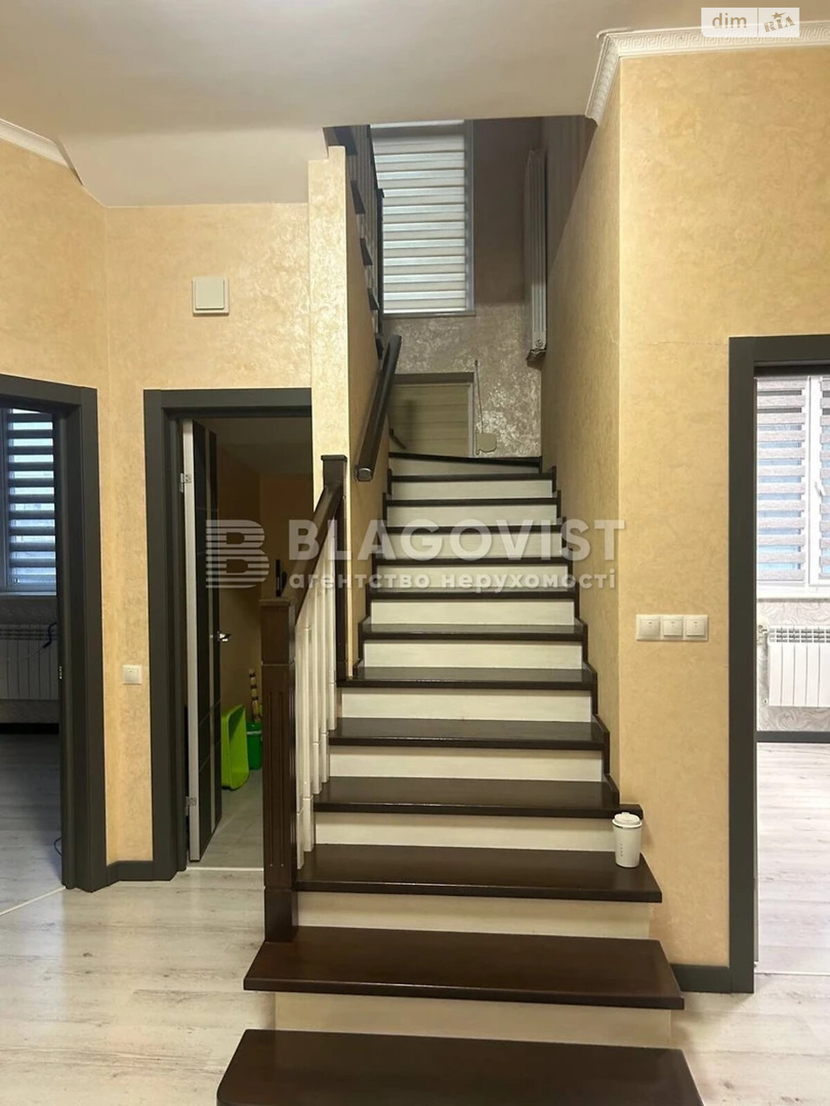 двухэтажный дом, 250 кв. м, кирпич. Сдается помесячно в Новых Петровцах фото 1 двухэтажный дом, 250 кв. м, кирпич. Сдается помесячно в Новых Петровцах фото 1