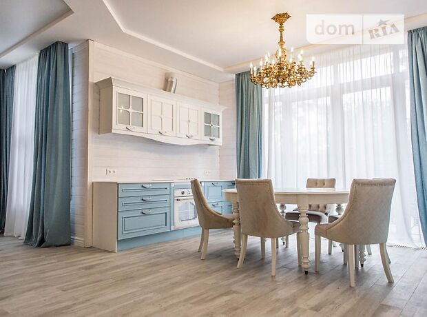 трехэтажный дом с камином, 370 кв. м, кирпич саманный. Сдается помесячно в село Романков, Киевская обл. фото 1 трехэтажный дом с камином, 370 кв. м, кирпич саманный. Сдается помесячно в село Романков, Киевская обл. фото 1