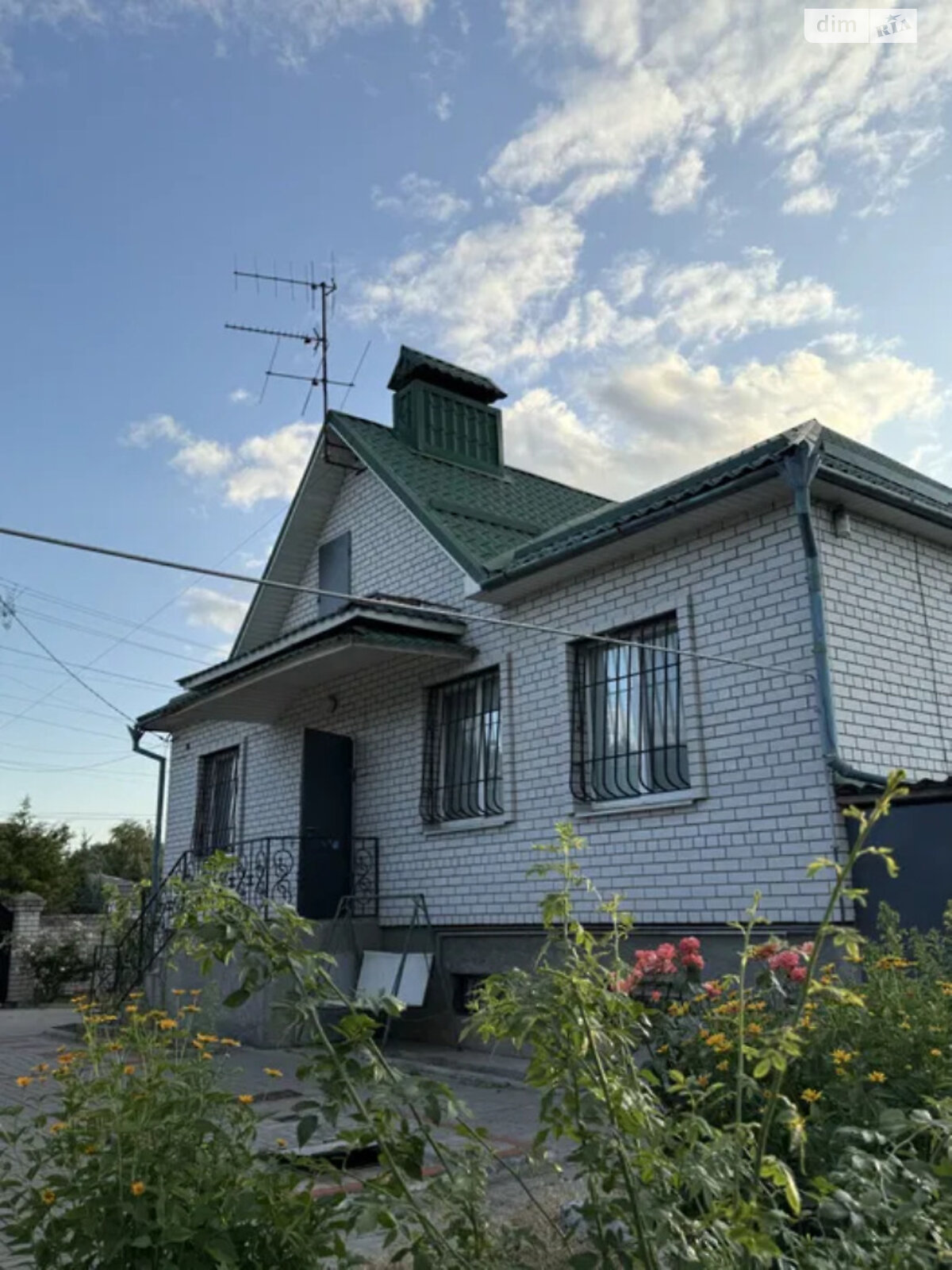 одноэтажный дом с гаражом, 106 кв. м, кирпич. Сдается помесячно в Обуховке фото 1