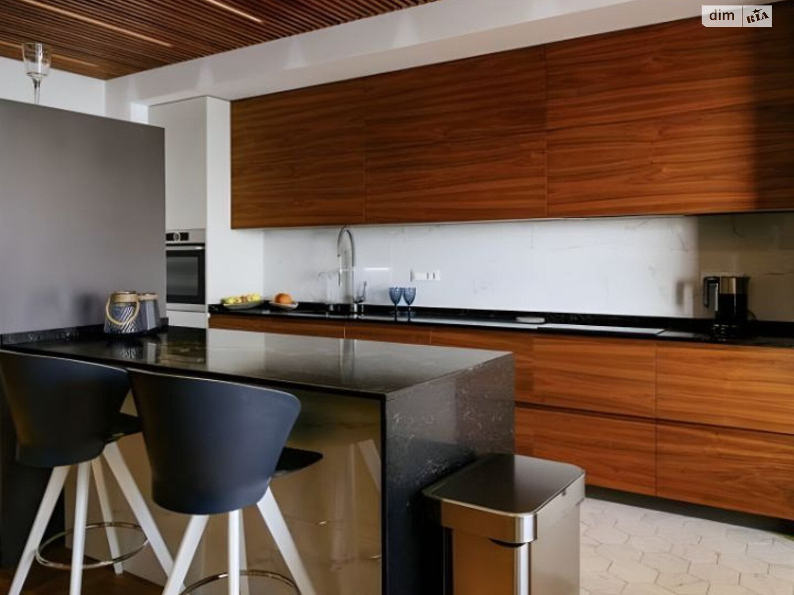 чотириповерховий будинок з гаражем, 520 кв. м, цегла. Здається помісячно в Одесі, в районі Аркадія фото 1 чотирипроверховий будинок з гаражем, 520 кв. м, цегла. Здається помісячно в Одесі, в районі Аркадія фото 1