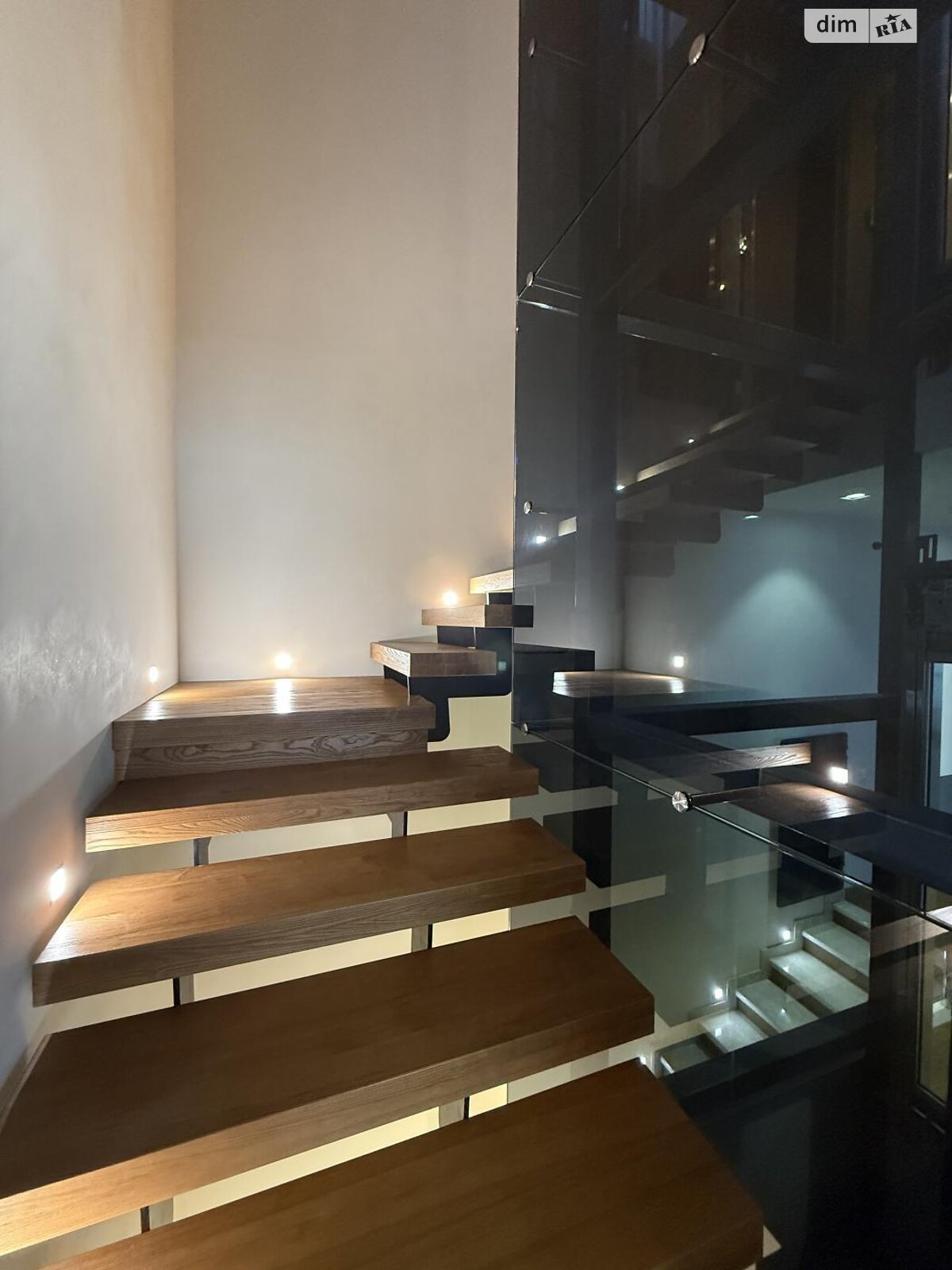 четырехэтажный дом с верандой, 529 кв. м, кирпич. Сдается помесячно в Одессе, в районе Аркадия фото 1