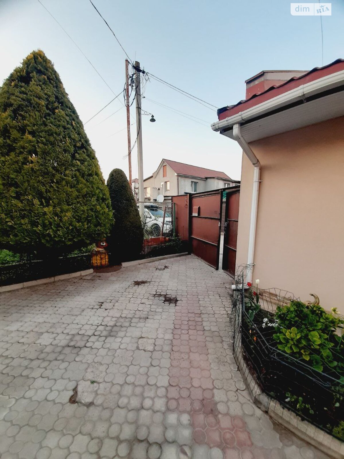 одноэтажный дом, 65 кв. м, кирпич. Сдается помесячно в Одессе, в районе Большой Фонтан фото 1 одноэтажный дом, 65 кв. м, кирпич. Сдается помесячно в Одессе, в районе Большой Фонтан фото 1