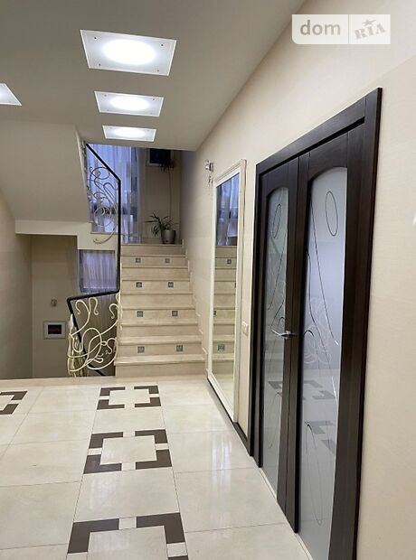 двухэтажный дом с камином, 280 кв. м, кирпич. Сдается помесячно в Одессе, в районе Большой Фонтан фото 1 двухэтажный дом с камином, 280 кв. м, кирпич. Сдается помесячно в Одессе, в районе Большой Фонтан фото 1