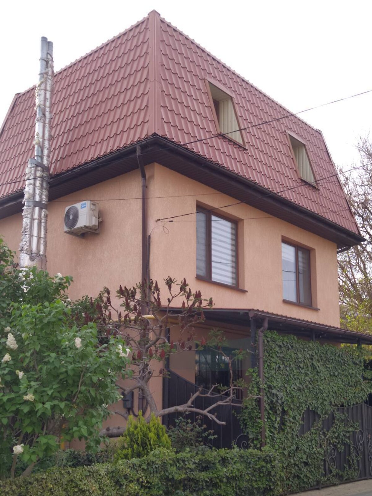 триповерховий будинок з гаражем, 124 кв. м, цегла. Здається помісячно в Одесі, в районі Великий Фонтан фото 1 трипроверховий будинок з гаражем, 124 кв. м, цегла. Здається помісячно в Одесі, в районі Великий Фонтан фото 1