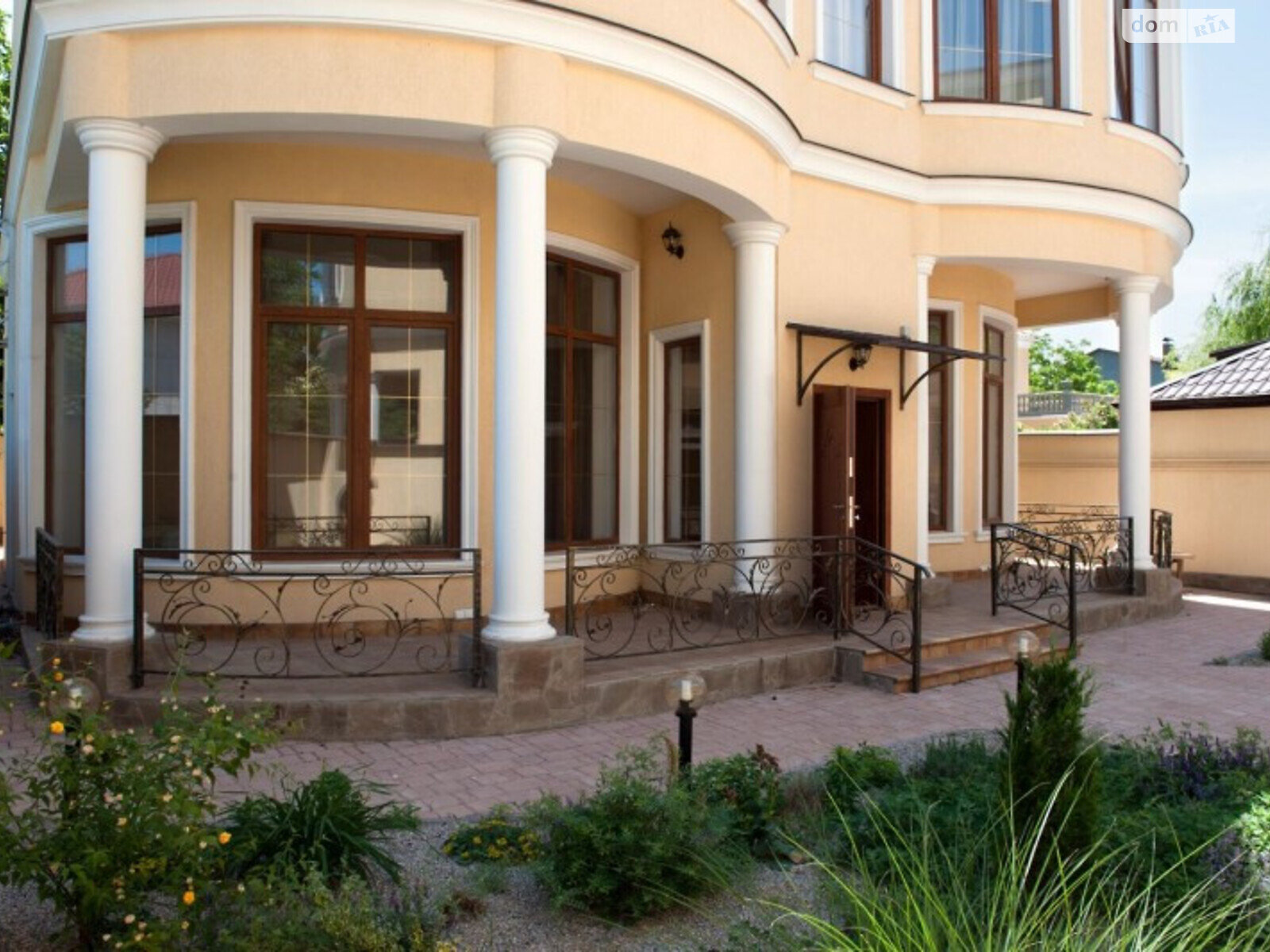 двухэтажный дом, 300 кв. м, кирпич. Сдается помесячно в Одессе, в районе Большой Фонтан фото 1