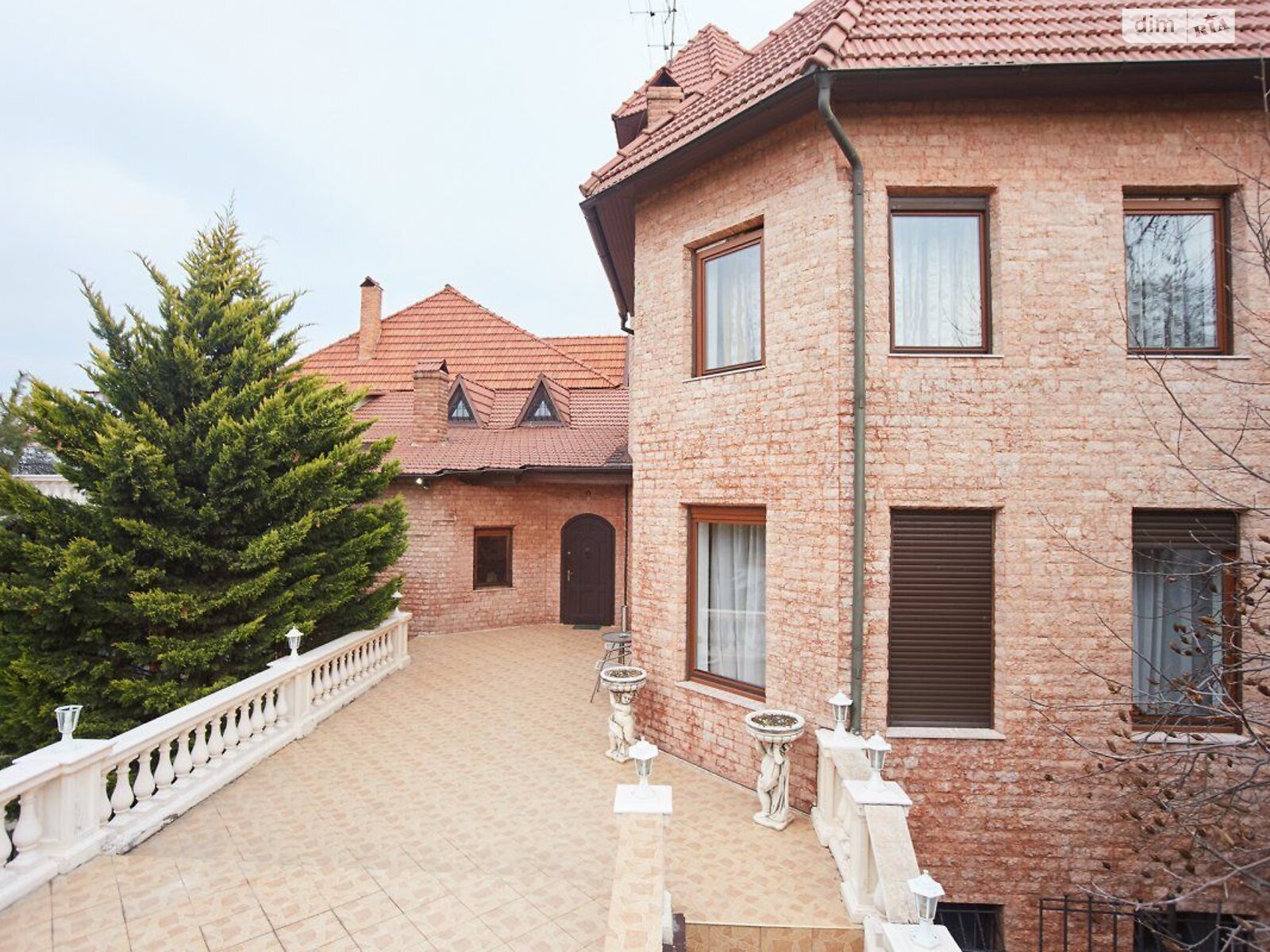 трехэтажный дом веранда, 350 кв. м, кирпич. Сдается помесячно в Одессе, в районе Большой Фонтан фото 1
