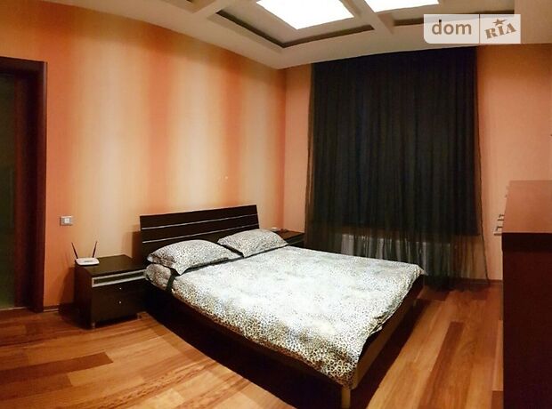 трехэтажный дом с ремонтом, 400 кв. м, кирпич. Сдается помесячно в Одессе, в районе Большой Фонтан фото 1 трехэтажный дом с ремонтом, 400 кв. м, кирпич. Сдается помесячно в Одессе, в районе Большой Фонтан фото 1
