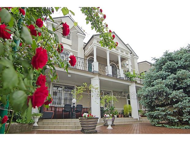двухэтажный дом с балконом, 500 кв. м, кирпич. Сдается помесячно в Одессе, в районе Большой Фонтан фото 1