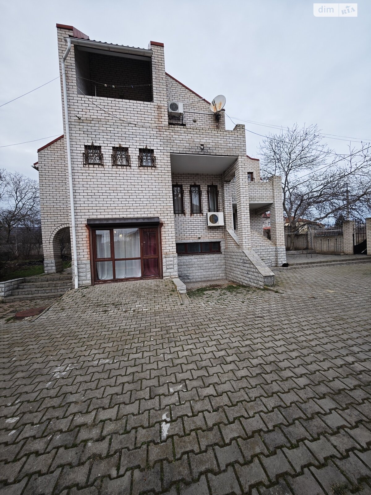трехэтажный дом беседка, 325 кв. м, кирпич. Сдается помесячно в Одессе, в районе Черноморка фото 1 трехэтажный дом беседка, 325 кв. м, кирпич. Сдается помесячно в Одессе, в районе Черноморка фото 1