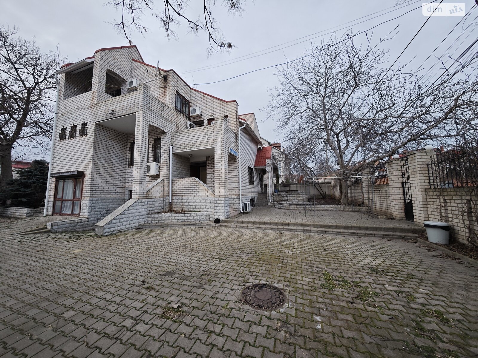 трехэтажный дом беседка, 325 кв. м, кирпич. Сдается помесячно в Одессе, в районе Черноморка фото 1 трехэтажный дом беседка, 325 кв. м, кирпич. Сдается помесячно в Одессе, в районе Черноморка фото 1
