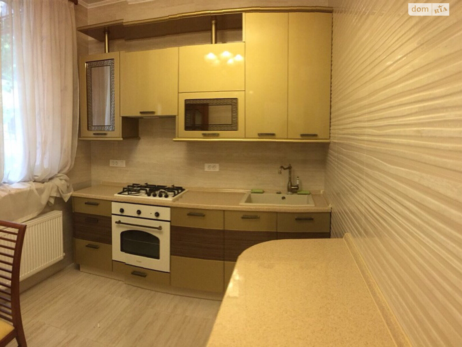 двухэтажный дом с ремонтом, 220 кв. м, кирпич. Сдается помесячно в Одессе, в районе Киевский фото 1