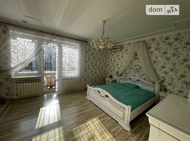 трехэтажный дом, 580 кв. м, кирпич. Сдается помесячно в Одессе, в районе Киевский фото 1 трехэтажный дом, 580 кв. м, кирпич. Сдается помесячно в Одессе, в районе Киевский фото 1