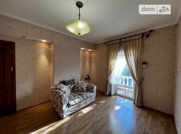 трехэтажный дом, 580 кв. м, кирпич. Сдается помесячно в Одессе, в районе Киевский фото 1 трехэтажный дом, 580 кв. м, кирпич. Сдается помесячно в Одессе, в районе Киевский фото 1