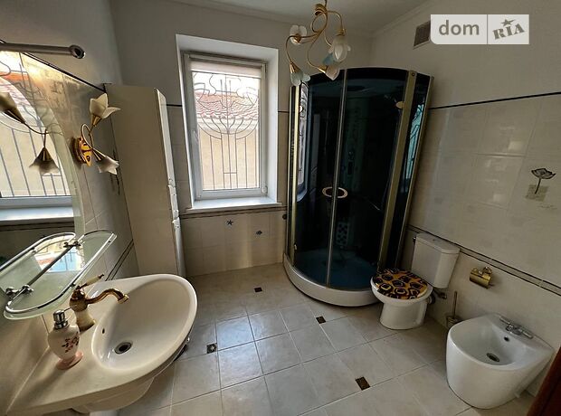 трехэтажный дом, 580 кв. м, кирпич. Сдается помесячно в Одессе, в районе Киевский фото 1 трехэтажный дом, 580 кв. м, кирпич. Сдается помесячно в Одессе, в районе Киевский фото 1