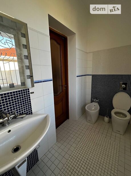 трехэтажный дом, 580 кв. м, кирпич. Сдается помесячно в Одессе, в районе Киевский фото 1 трехэтажный дом, 580 кв. м, кирпич. Сдается помесячно в Одессе, в районе Киевский фото 1