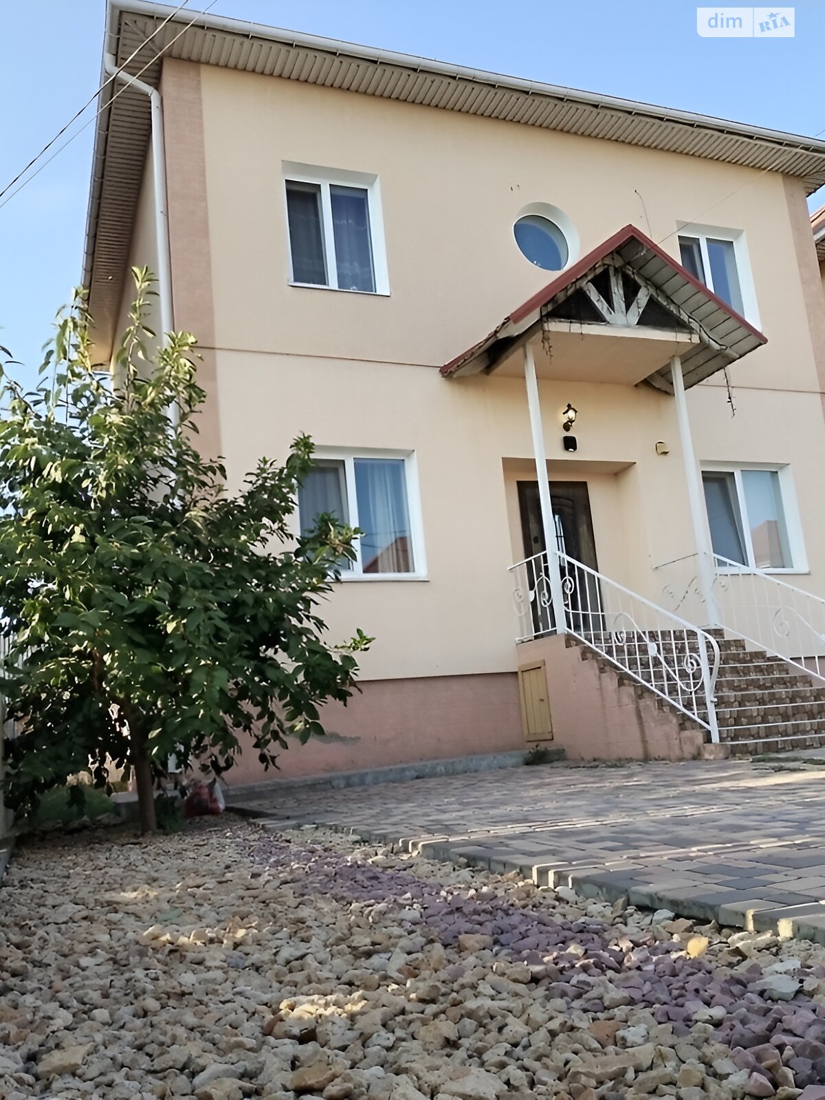 двухэтажный дом, 170 кв. м, кирпич. Сдается помесячно в Одессе, в районе Киевский фото 1 двухэтажный дом, 170 кв. м, кирпич. Сдается помесячно в Одессе, в районе Киевский фото 1
