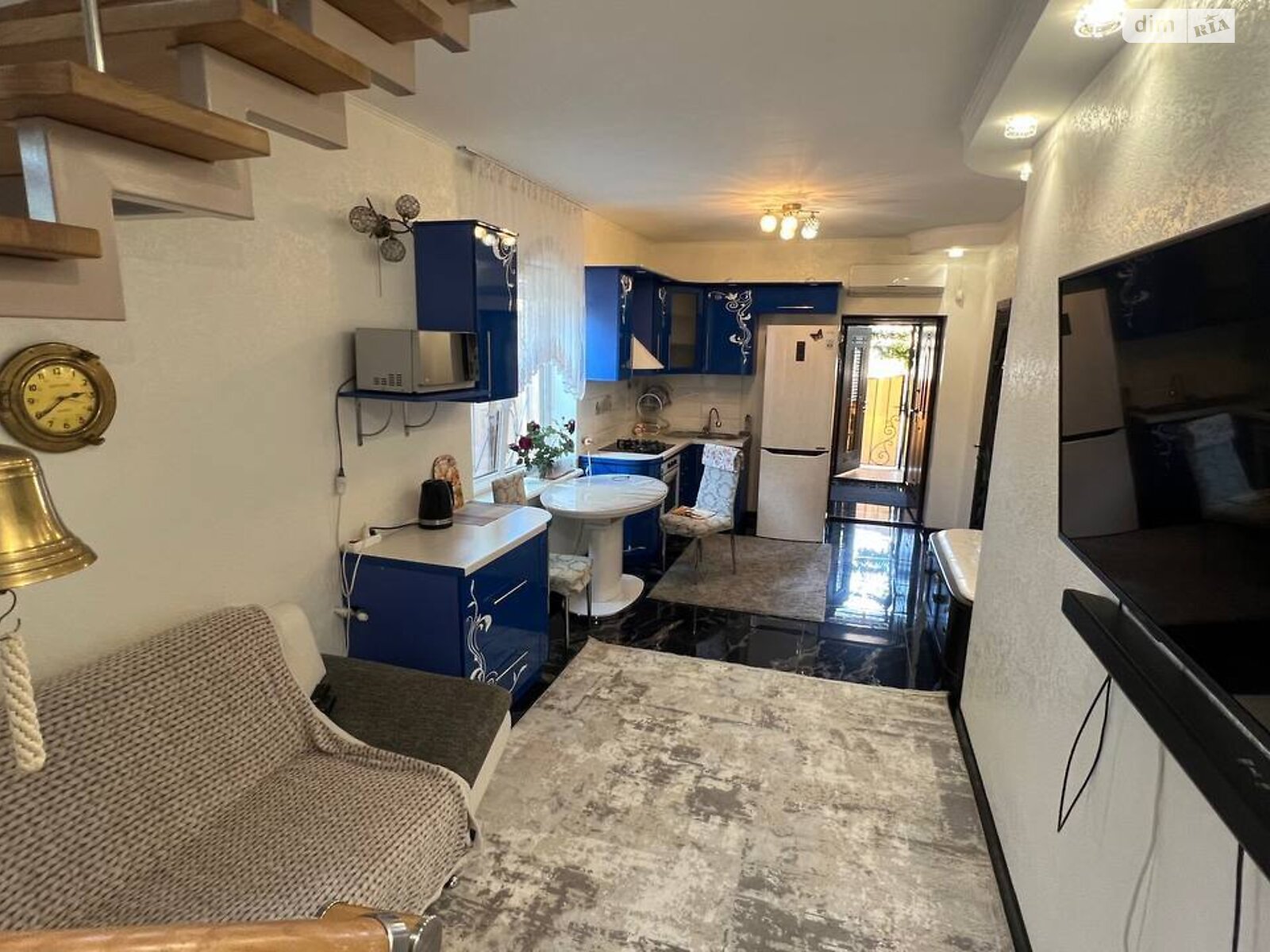 триповерховий будинок з гаражем, 119.9 кв. м, цегла. Здається помісячно в Одесі, в районі undefined фото 1 трипроверховий будинок з гаражем, 119.9 кв. м, цегла. Здається помісячно в Одесі, в районі undefined фото 1