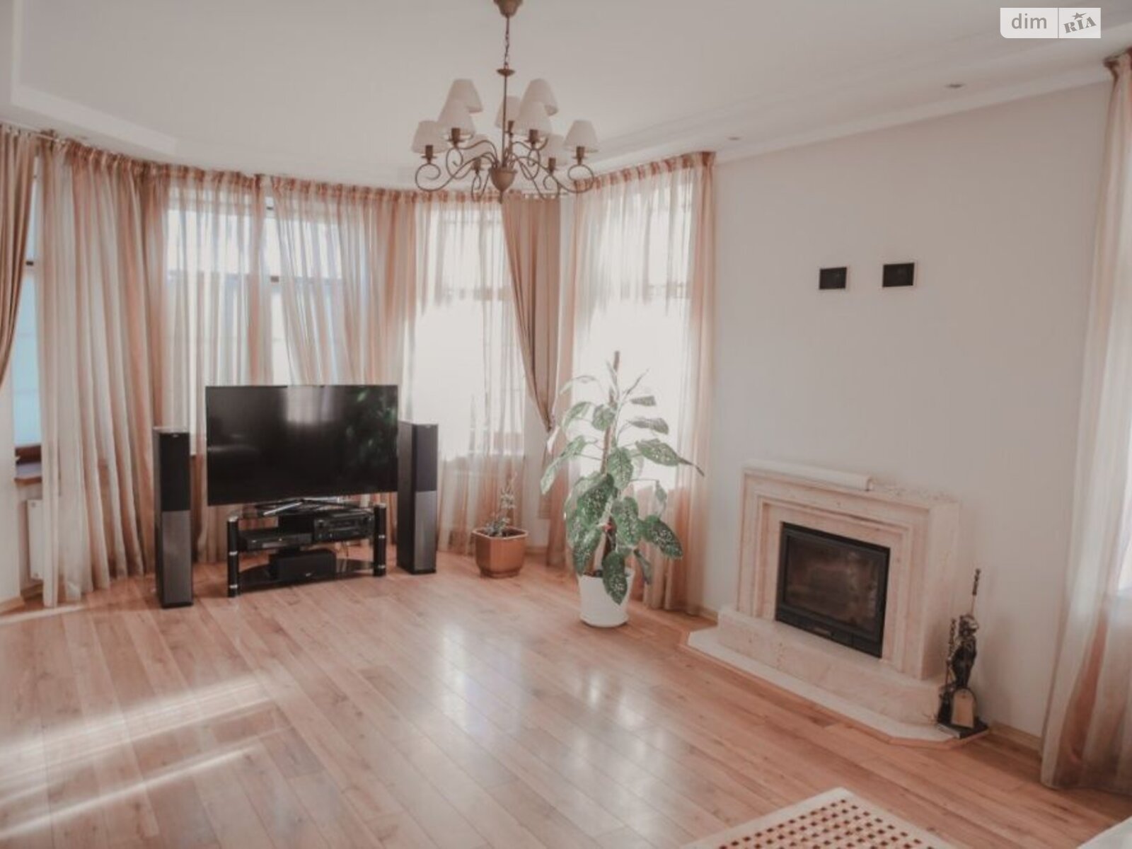 двоповерховий будинок з гаражем, 350 кв. м, цегла. Здається помісячно в Одесі фото 1