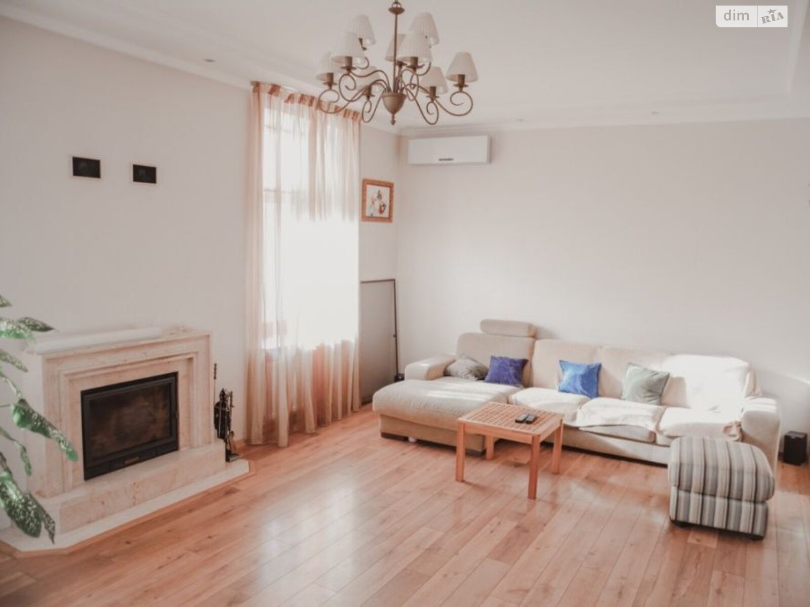 двоповерховий будинок з гаражем, 350 кв. м, цегла. Здається помісячно в Одесі фото 1