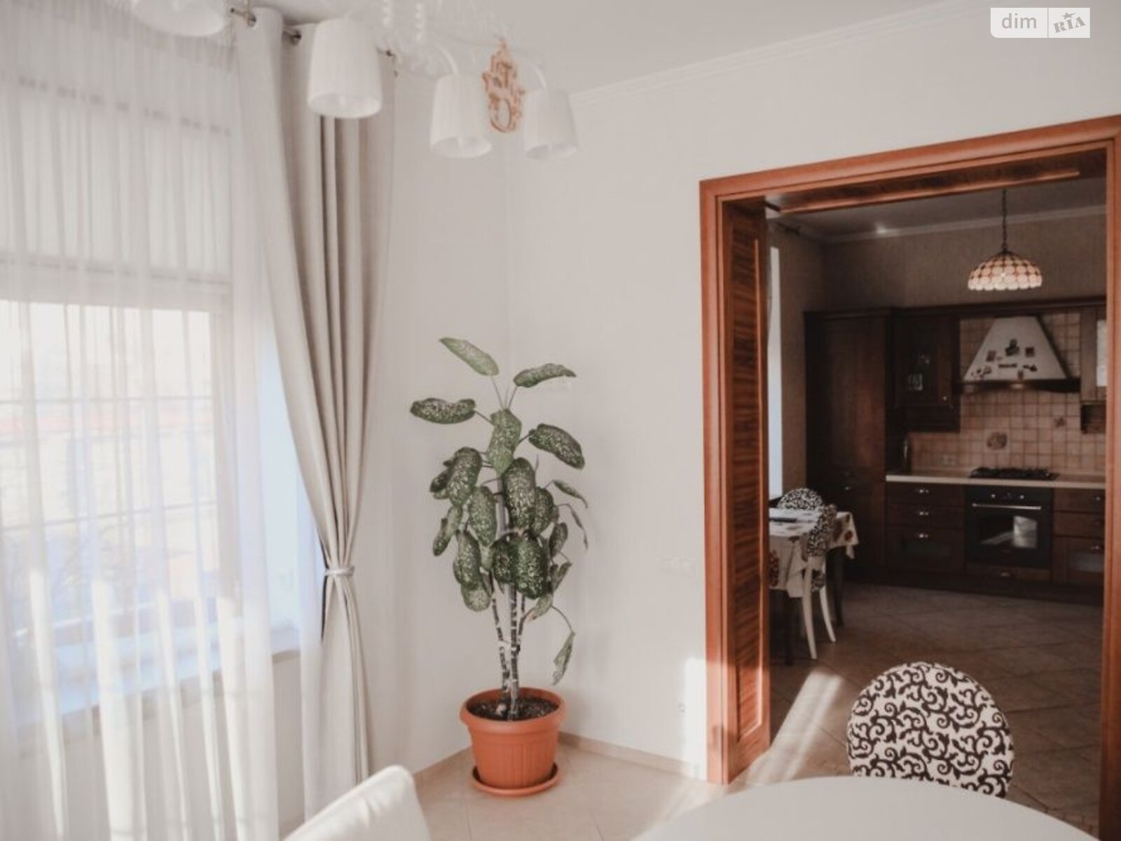 двоповерховий будинок з гаражем, 350 кв. м, цегла. Здається помісячно в Одесі фото 1