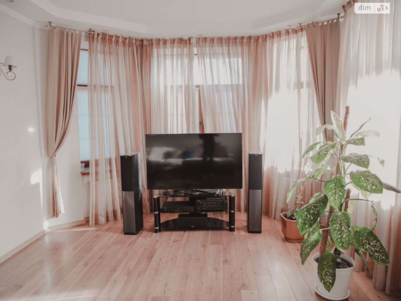 двоповерховий будинок з гаражем, 350 кв. м, цегла. Здається помісячно в Одесі фото 1